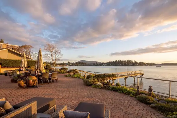 2450 Whidby Lane, Sidney BC V8L 2K3