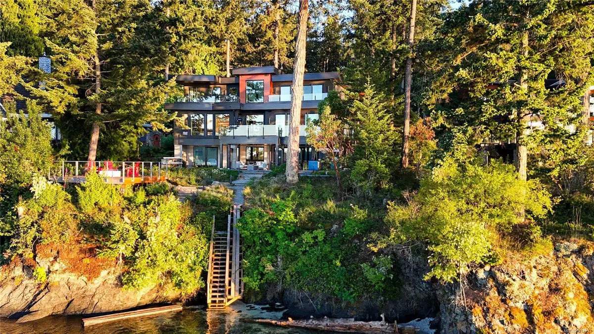 848 Lands End Rd, North Saanich BC V8L 5L3
