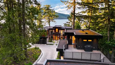 848 Lands End Rd, North Saanich BC V8L 5L3