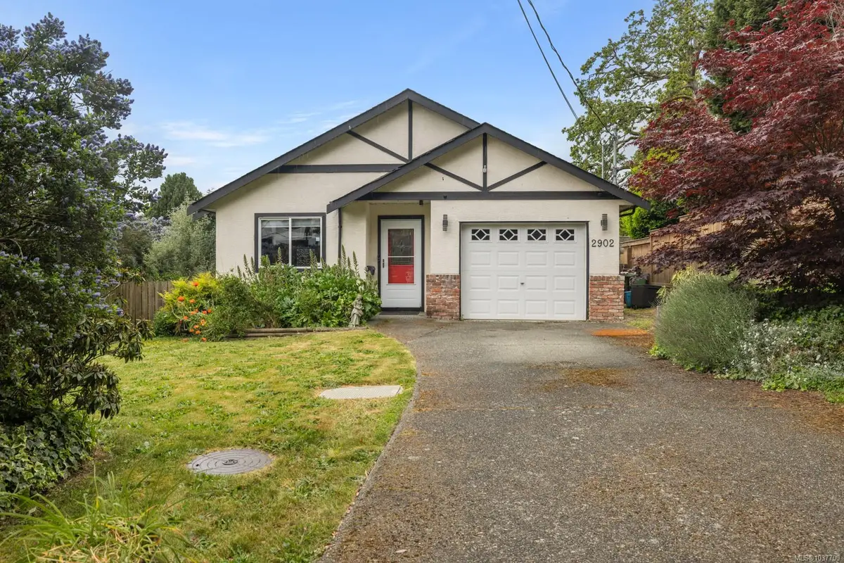 2902 Irma St, Victoria BC V8Z 3R4