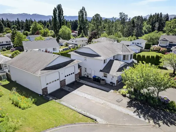 1425 Sabre Crt, Comox BC V9M 2X2
