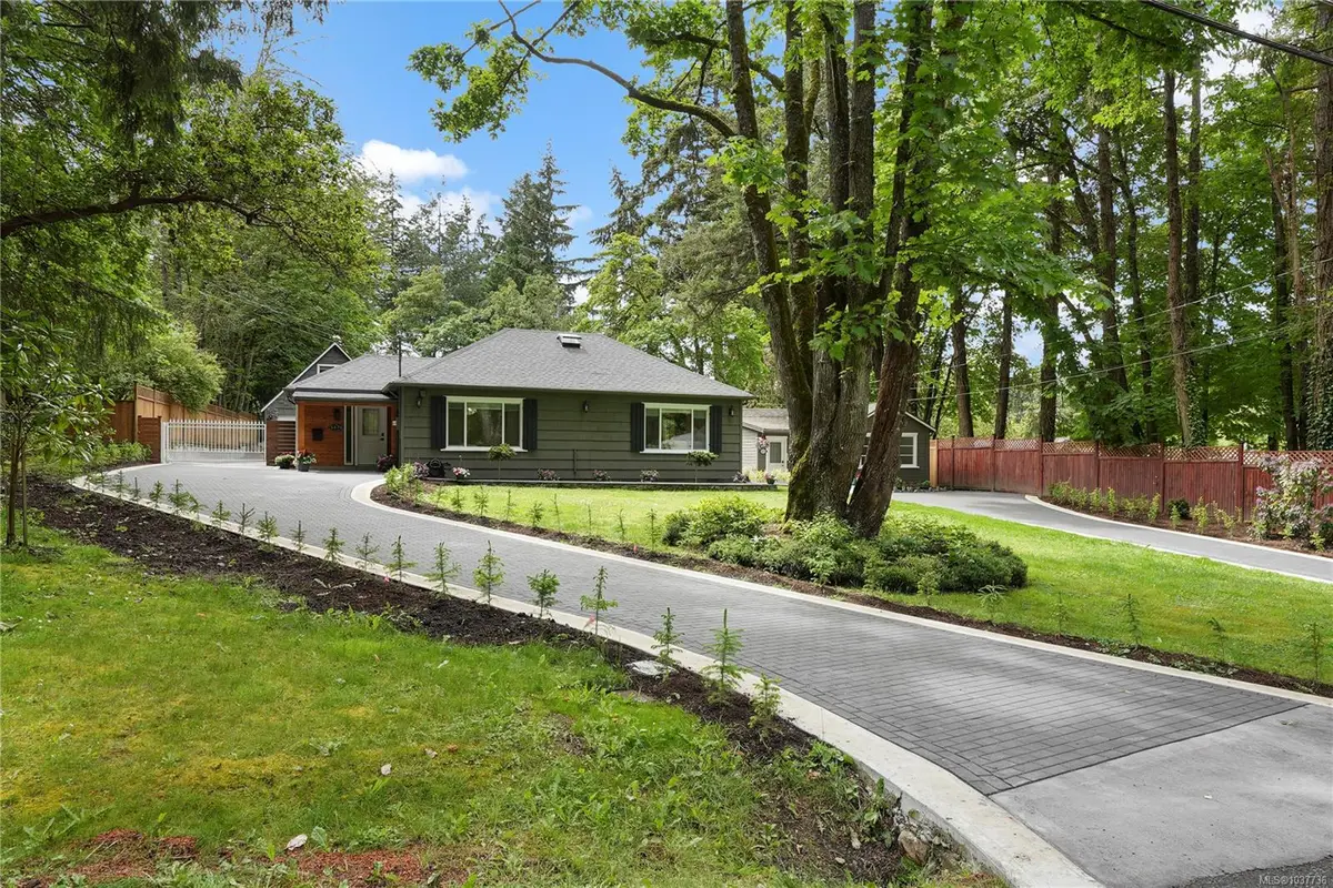 5470 Alderley Rd, Saanich BC V8Y 1X8