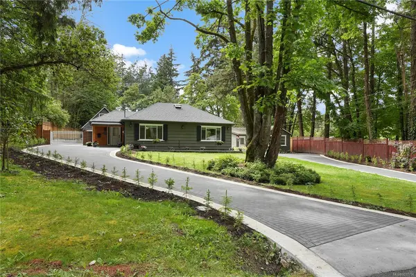 5470 Alderley Rd, Saanich BC V8Y 1X8 - 5 bed, 4 bath in Saanich
