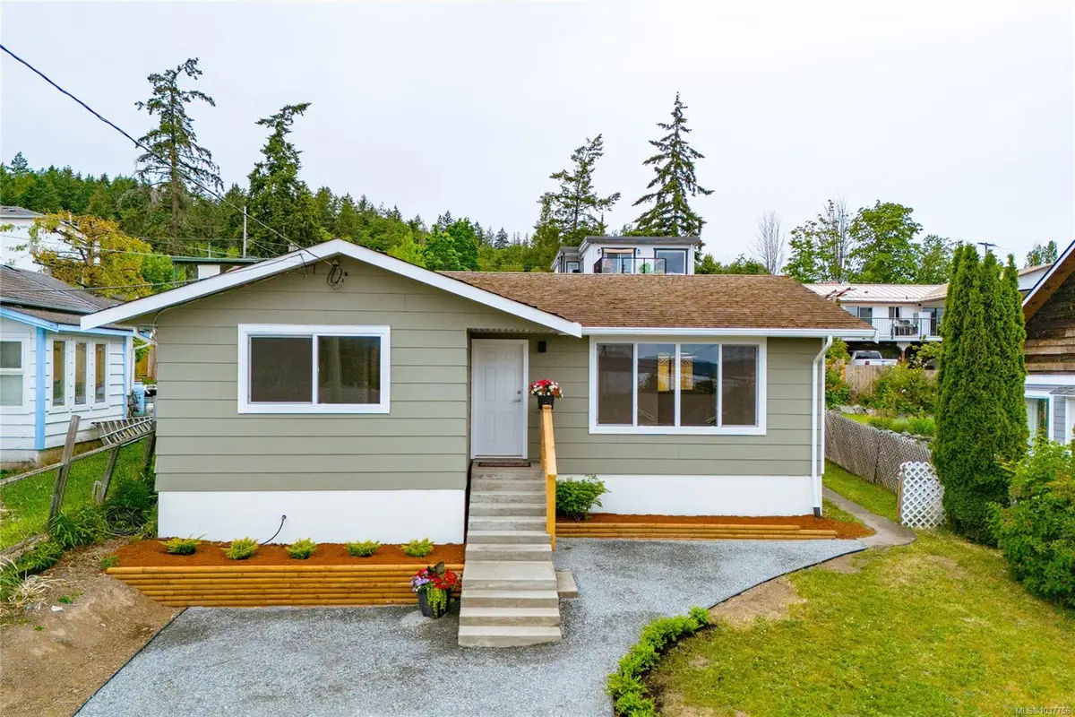 8082 York Ave, Crofton BC V0R 1R0
