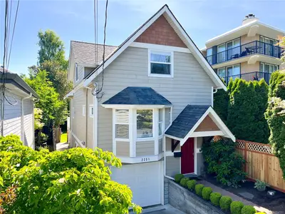 2251 Eastdowne Rd, Oak Bay BC V8R 5P5
