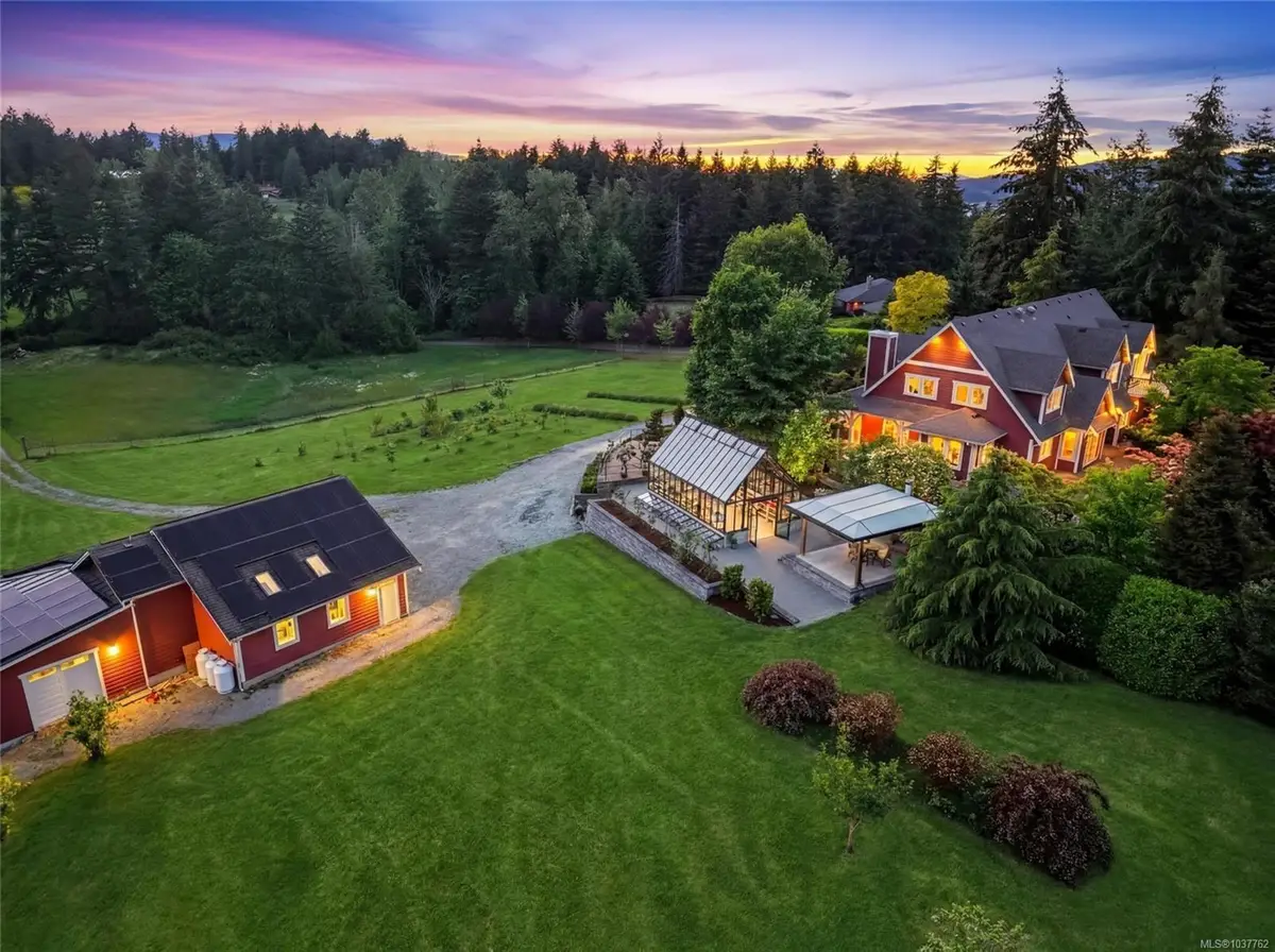 6429 Bryn Rd, Central Saanich BC V8M 1X6