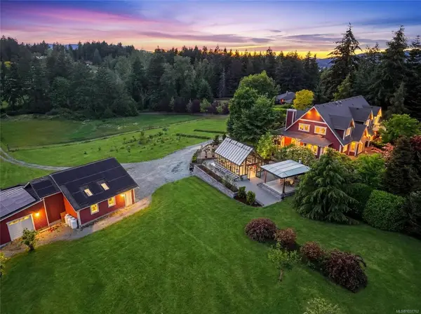 6429 Bryn Rd, Central Saanich BC V8M 1X6 - 4 bed, 4 bath in Central Saanich