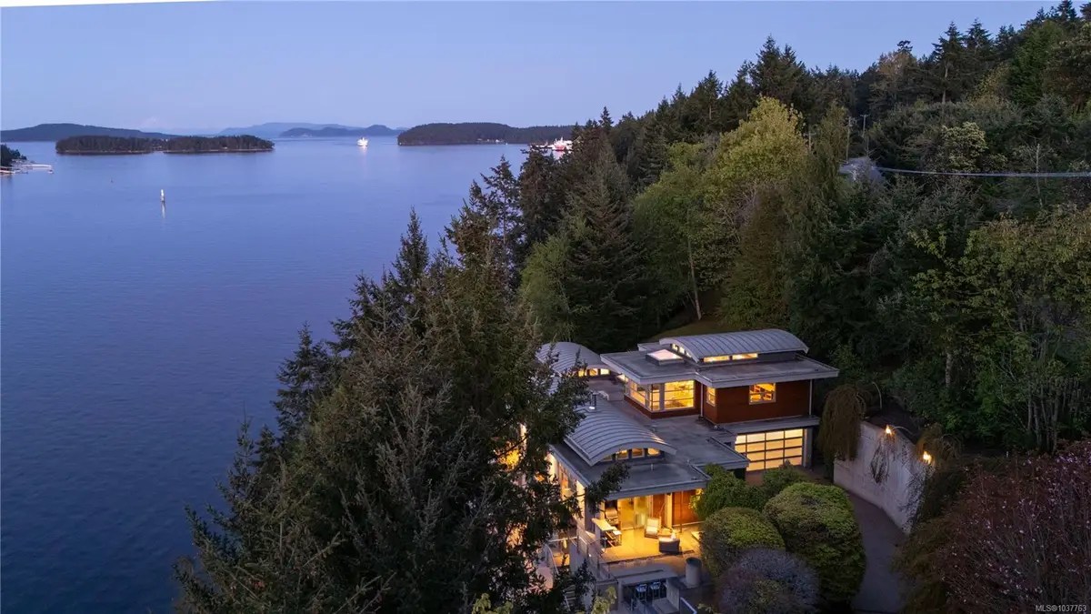 1580 Lands End Rd, North Saanich BC V8L 5L5