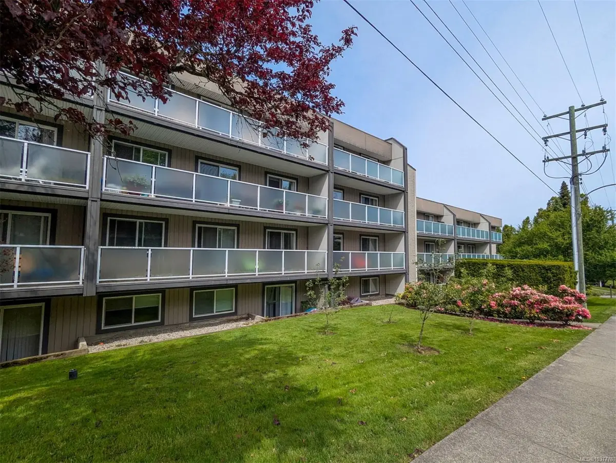 3252 Glasgow Ave # 405, Saanich BC V8X 1M2