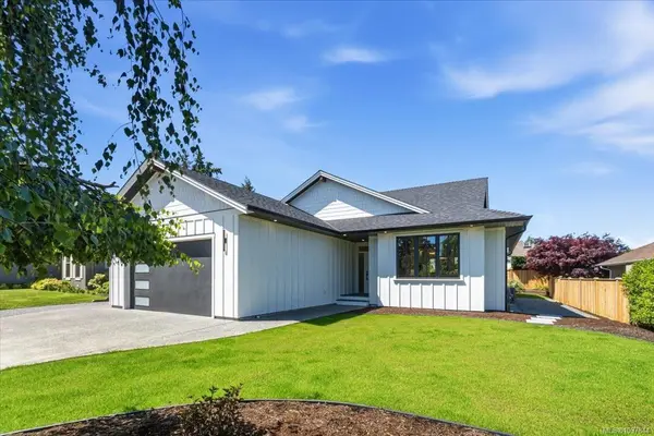 846 Woodside Cres, Qualicum Beach BC V9K 2K8