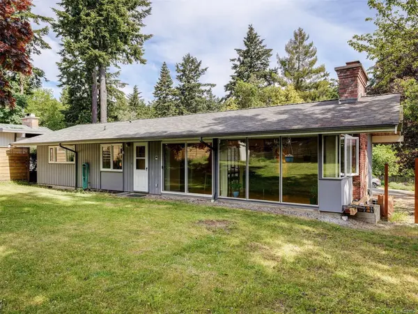 2429 Sutton Rd, Saanich BC V8N 1J1