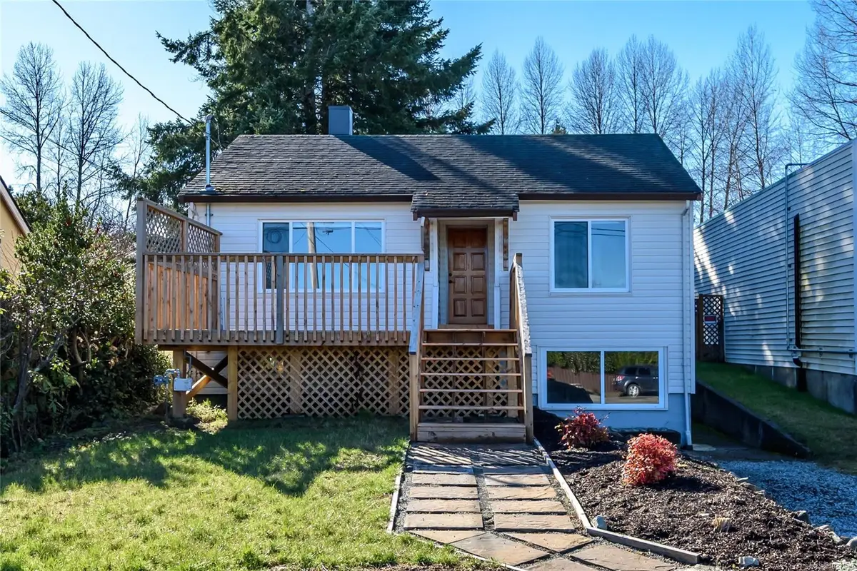 649 McPhee Ave, Courtenay BC V9N 2Z7