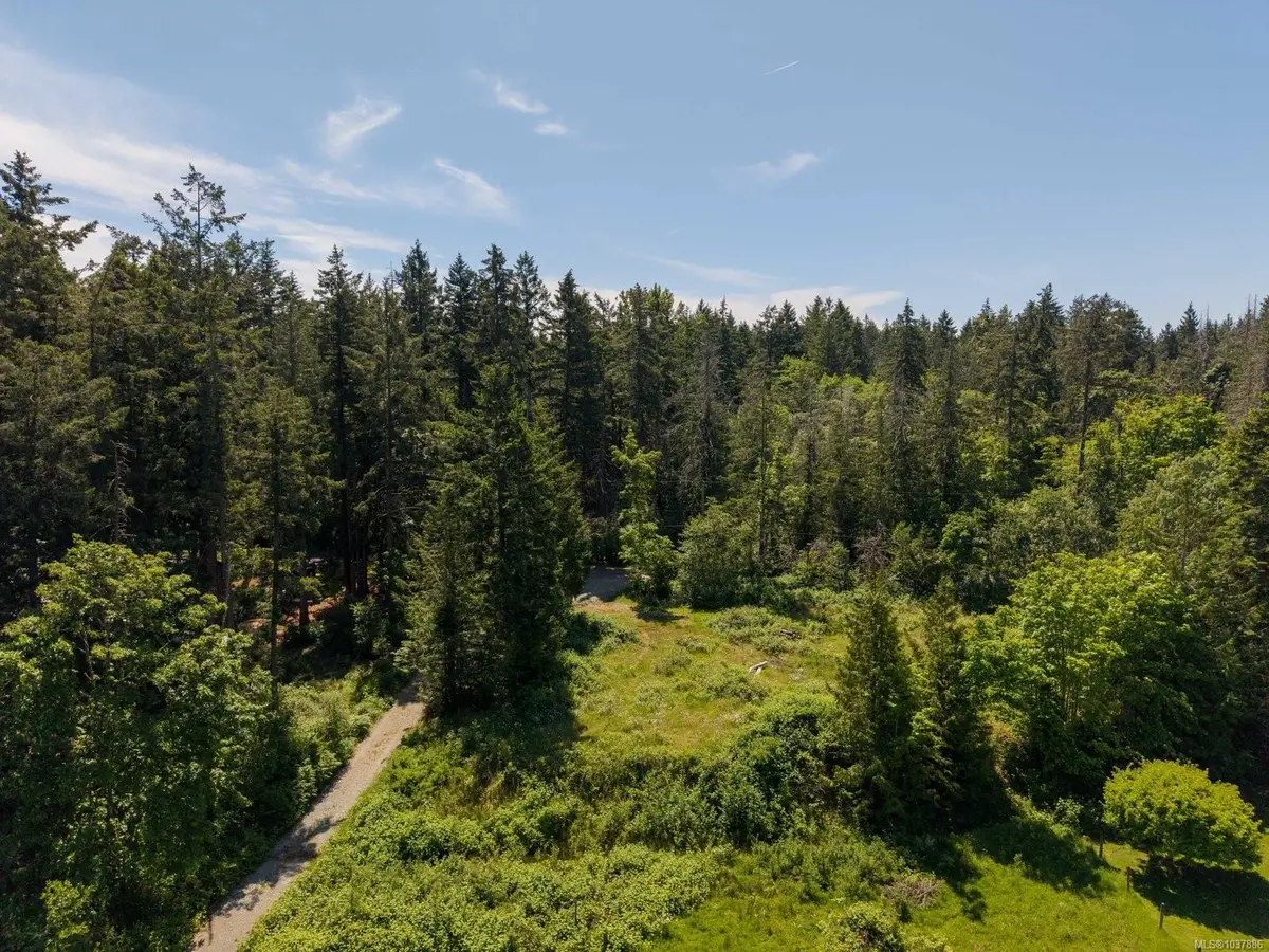 1220 Clayton Rd, North Saanich BC V8L 5V3