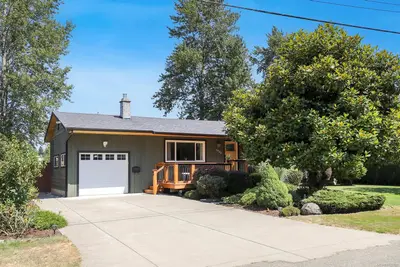 1922 Richardson Ave, Comox BC V9M 2B4