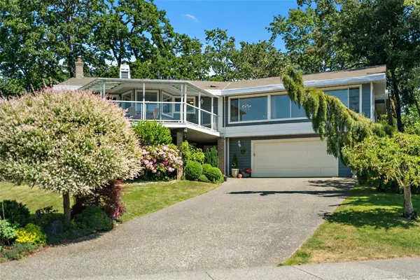 858 Maltwood Terr, Saanich BC V8X 5C7