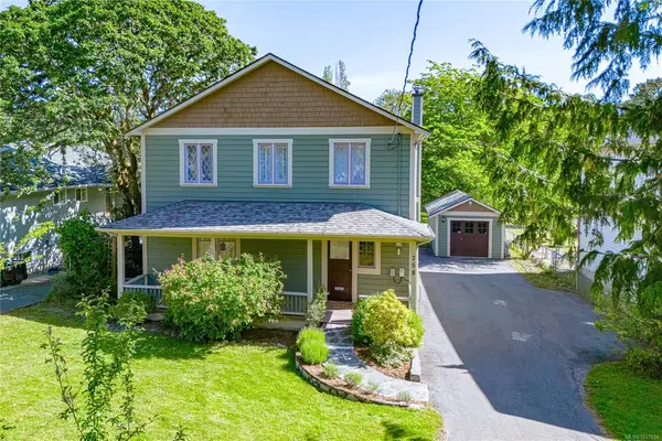 758 Newbury St, Saanich BC V9A 2C1