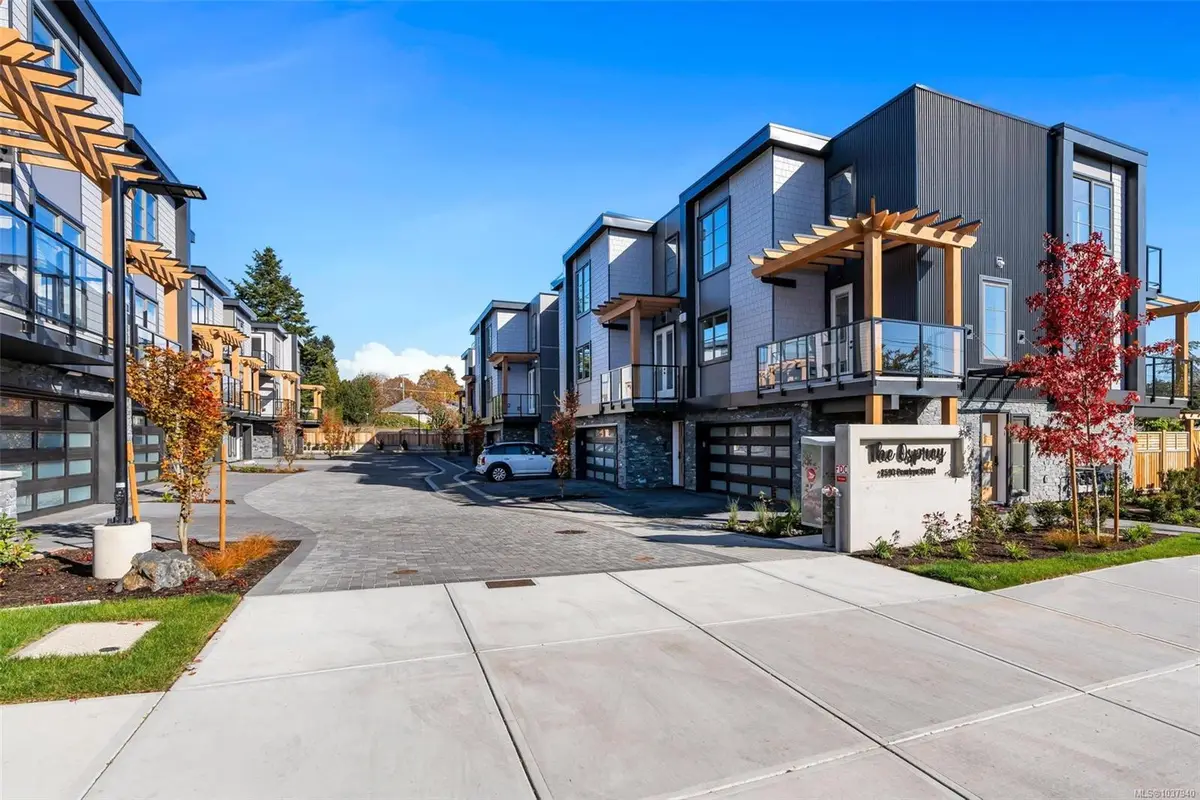 2590 Penrhyn St #5, Saanich BC V8N 1G3