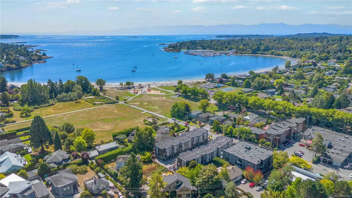2590 Penrhyn St #2, Saanich BC V8N 1G3