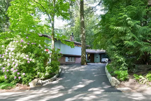 4500 Edgewood Pl, Saanich BC V8X 2N7