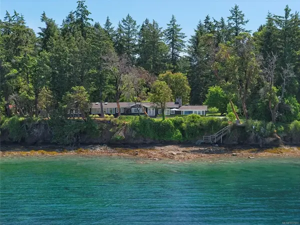 123 Swan Point Rd, Salt Spring BC V8K 2X5 - 2 bed, 3 bath in Salt Spring