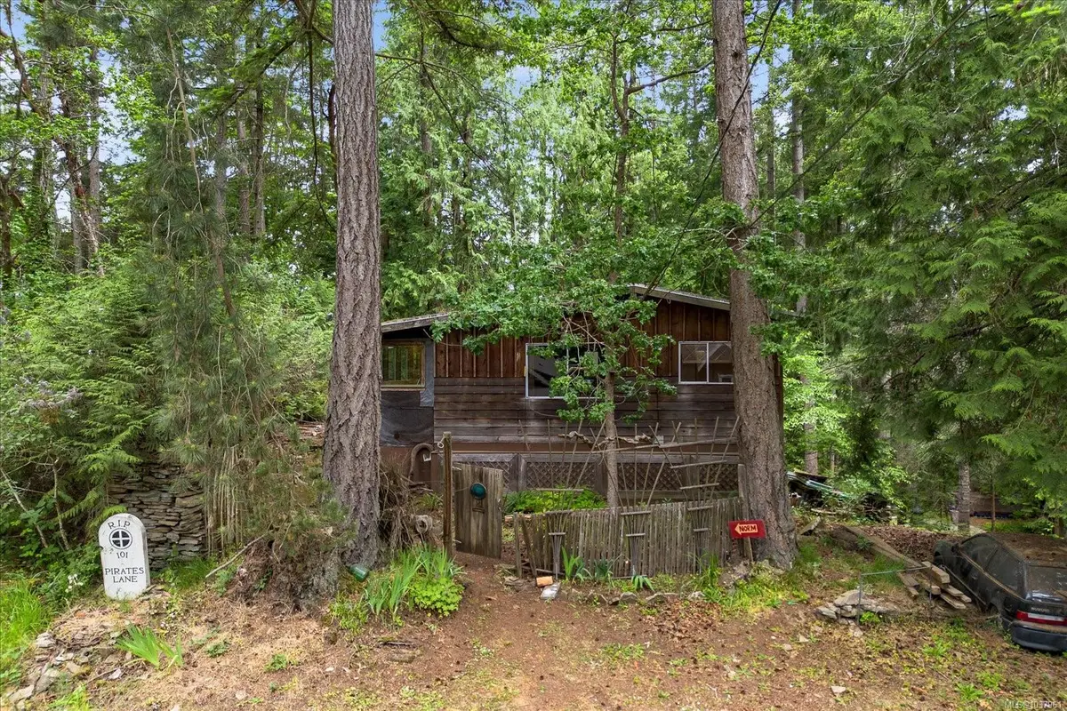 101 Pirates Lane, Protection Island BC V9R 6R1