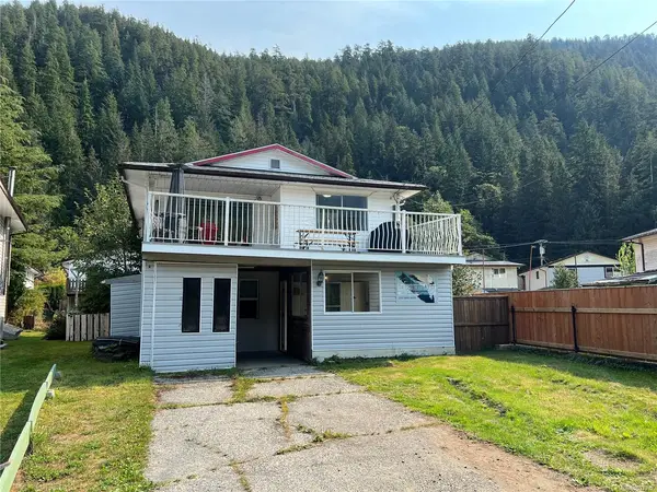 537 Maquinna Dr N, Tahsis BC V0P 1X0 - 6 bed, 2 bath property for sale in Tahsis