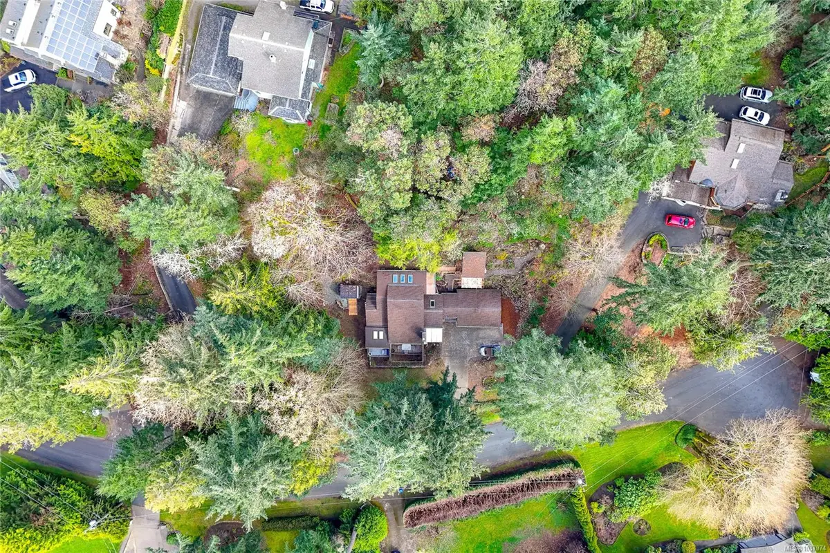 10912 Boas Rd, North Saanich BC V8L 5J1