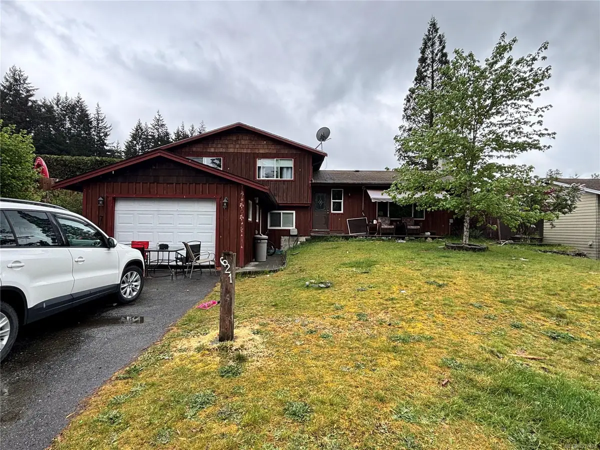 621 Dogwood Dr, Gold River BC V0P 1G0