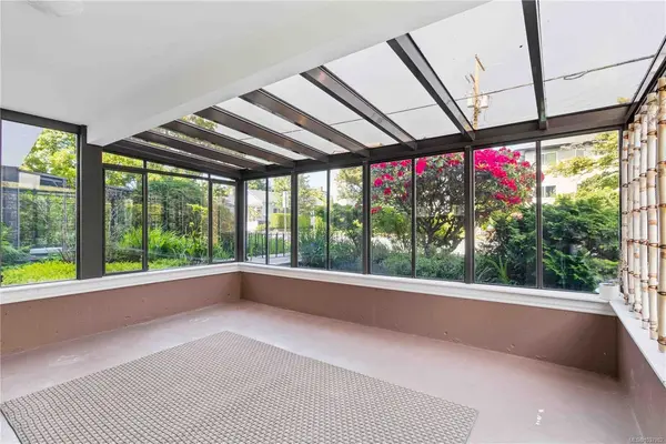 102-935 Fairfield Rd, Victoria BC V8V 3A3 - 2 bed, 2 bath in Victoria