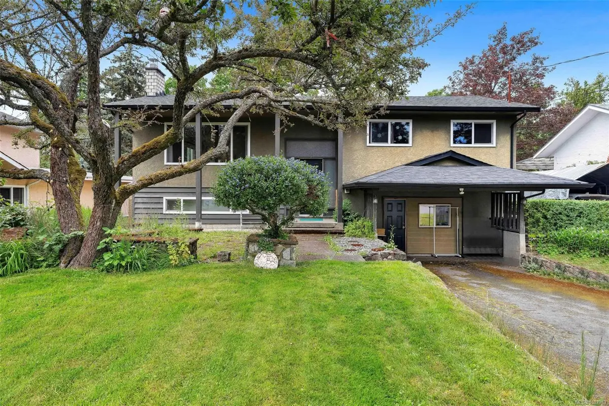 3958 Emerald Pl, Saanich BC V8P 4T6