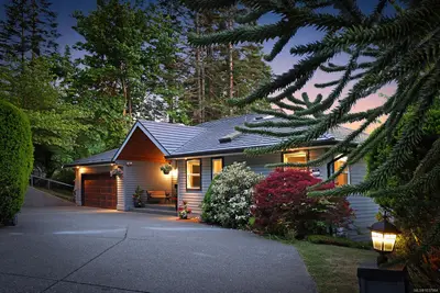 1409 Valley View Dr, Courtenay BC V9N 8T2
