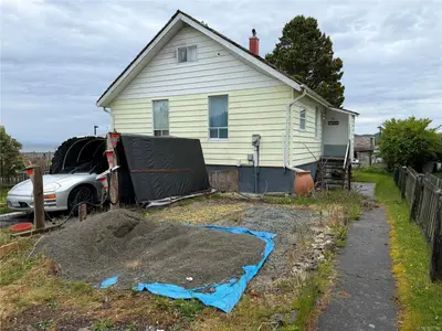 7385 Market St, Port Hardy BC V0N 2P0