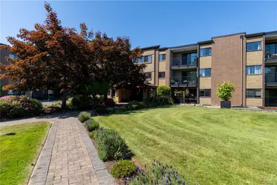 1870 McKenzie Ave # 220, Saanich BC V8N 4X3
