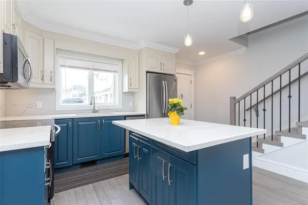3248 Sherman Rd # 101, Duncan BC V9L 4B4