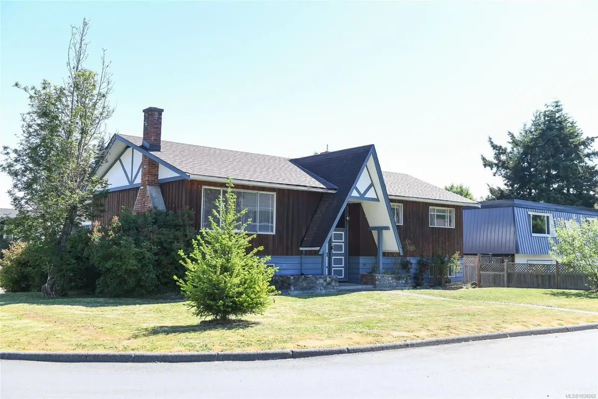 2029 Cedar Cres, Courtenay BC V9N 3B8