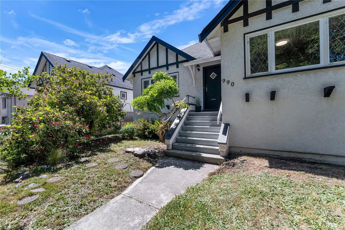 990 Hampshire Rd, Oak Bay BC V8S 4S7