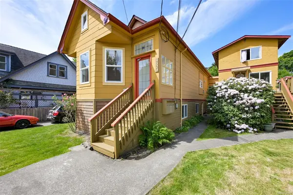 1620 Camosun St, Victoria BC V8T 3E6 - 4 bed, 3 bath property for sale in Victoria