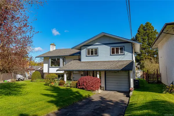 544 Riel Pl W, Saanich BC V8Z 2J1 - 5 bed, 2 bath property for sale in Saanich