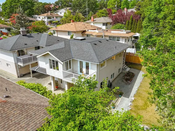 2651 Capital Hts, Victoria BC V8T 3M1