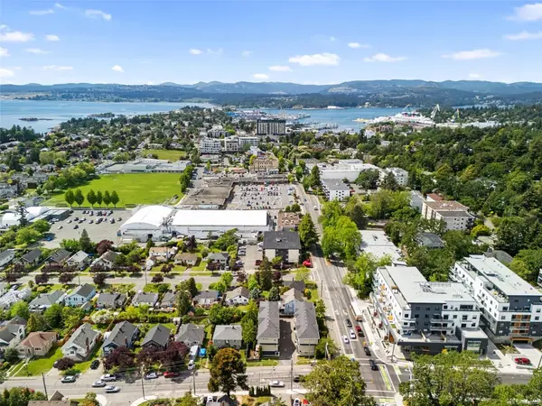 1105 Esquimalt Rd #4, Esquimalt BC V9A 3N5 - 3 bed, 3 bath property for sale in Esquimalt