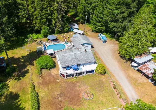 7330 Somenos Rd, Duncan BC V9L 5Z9 - 4 bed, 3 bath in Duncan