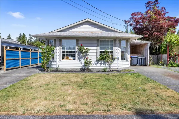 2454 5th St E, Courtenay BC V9N 8J2 - 2 bed, 1 bath property for sale in Courtenay