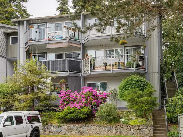518 Carnation Pl, Saanich BC V8Z 6G6 - 2 bed, 1 bath property for sale in Saanich