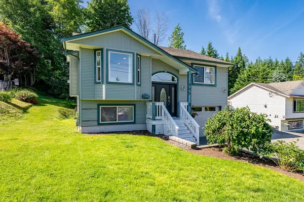 809 Willowcrest Rd, Campbell River BC V9W 5L1 - 3 bed, 3 bath property for sale in Campbell River