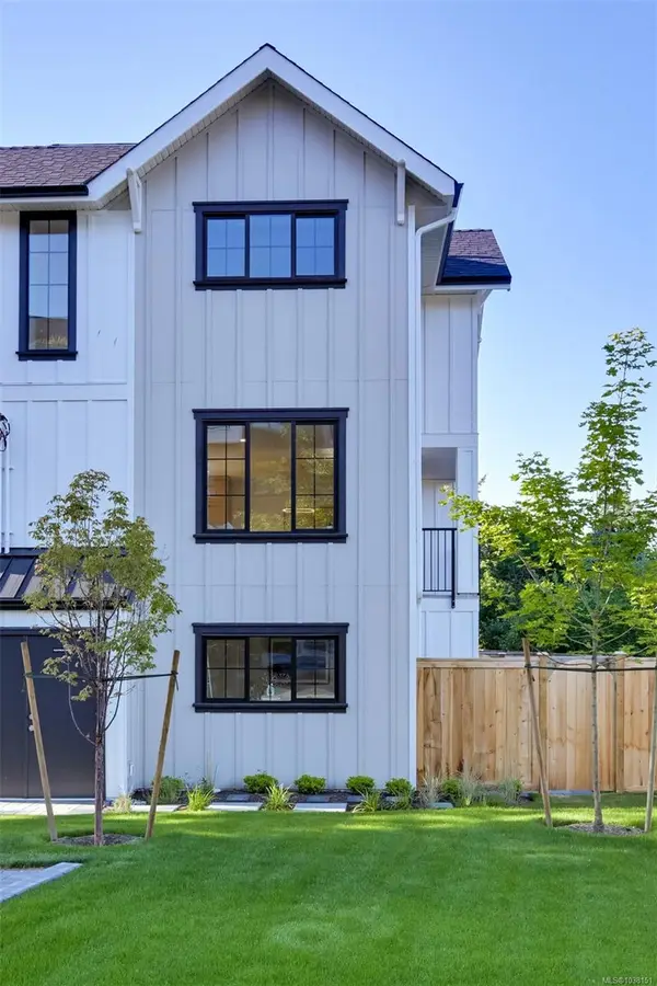 2268 Bowker Ave #1, Oak Bay BC V8R 2E4