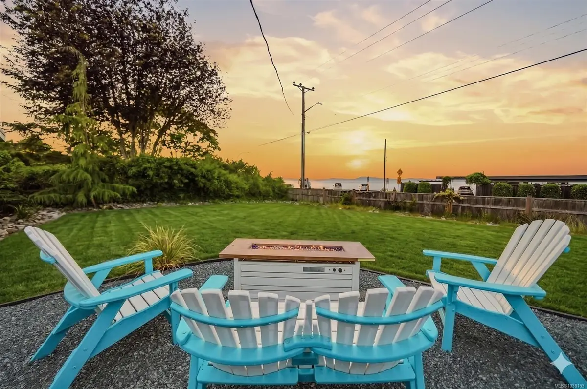 221 Elizabeth Ave, Qualicum Beach BC V9K 1G8