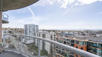 1020 View St # 1401, Victoria BC V8V 4Y4