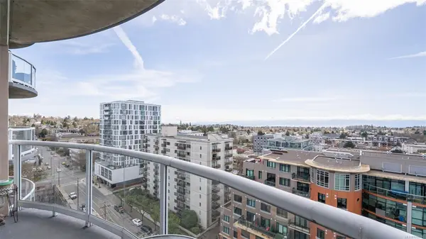 1020 View St # 1401, Victoria BC V8V 4Y4