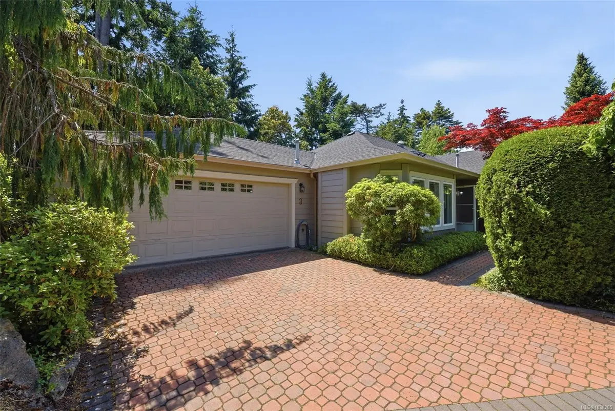 118 Aldersmith Pl #3, View Royal BC V9A 7M9