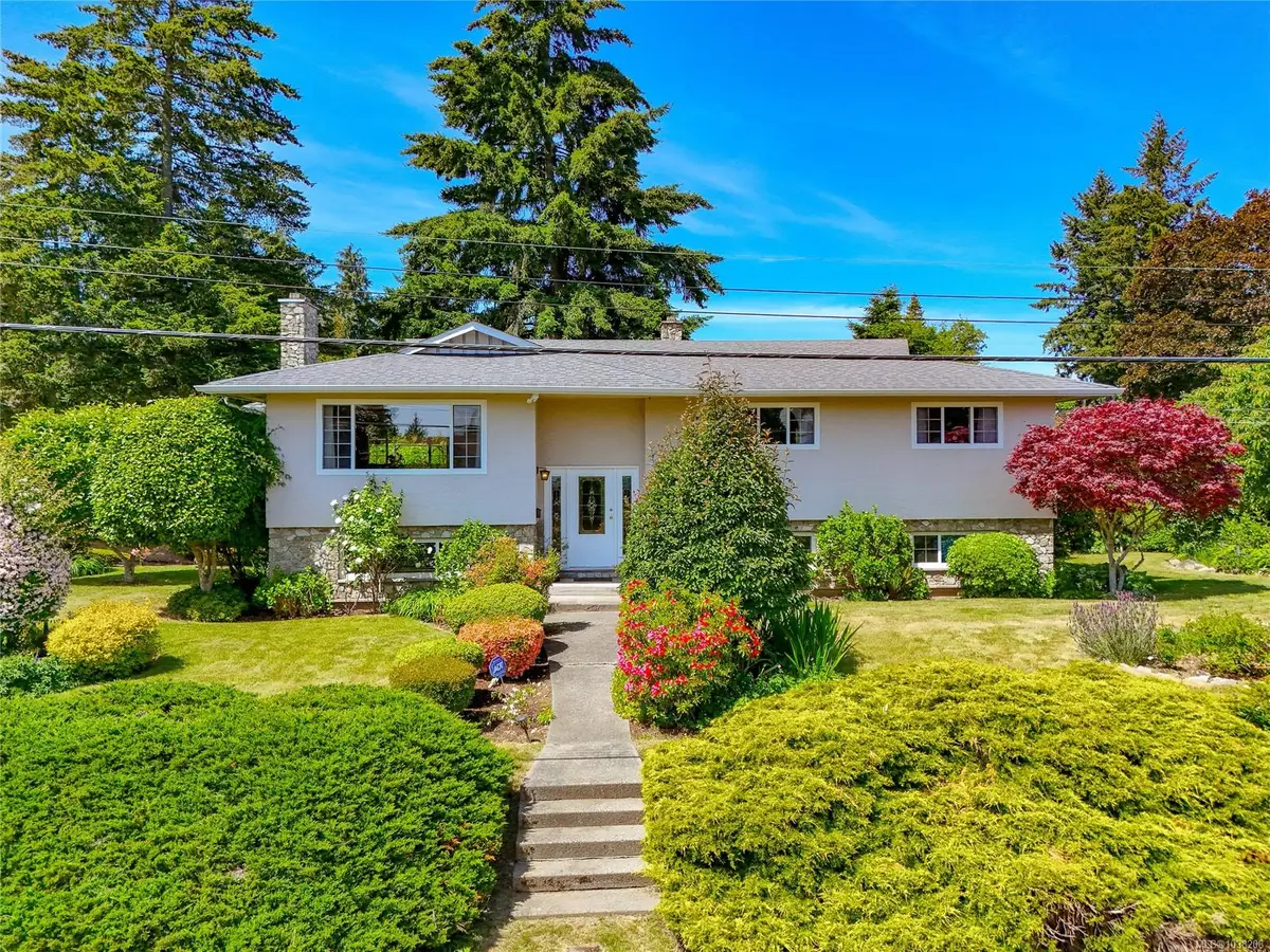 6224 Robin Way, Central Saanich BC V8Z 5X8